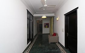 Hotel O Royal Grand Near Chhatrapati Shivaji International Airport